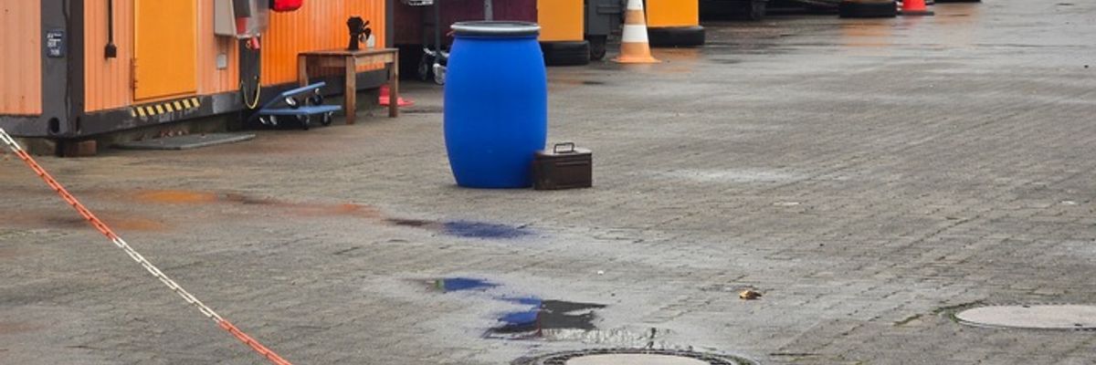 FW-RD: Düngemittel verursacht ein Gefahrgut Einsatz auf einen Wertstoffhof in Osterrönfeld