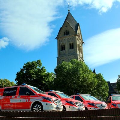 FW-GL: Feuerwehr Bergisch Gladbach stellt vier neue Notarzteinsatzfahrzeuge in Dienst - Moderne Technik für eine leistungsfähige Notfallversorgung