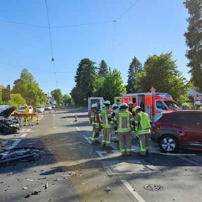 FW Burscheid: Verkehrsunfall mit Linienbus