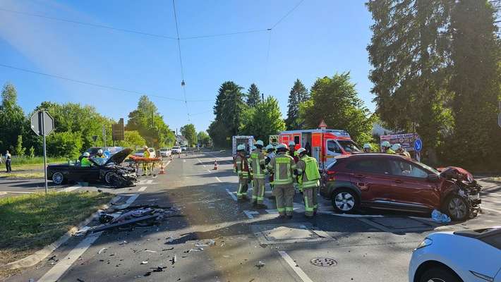 FW Burscheid: Verkehrsunfall mit Linienbus