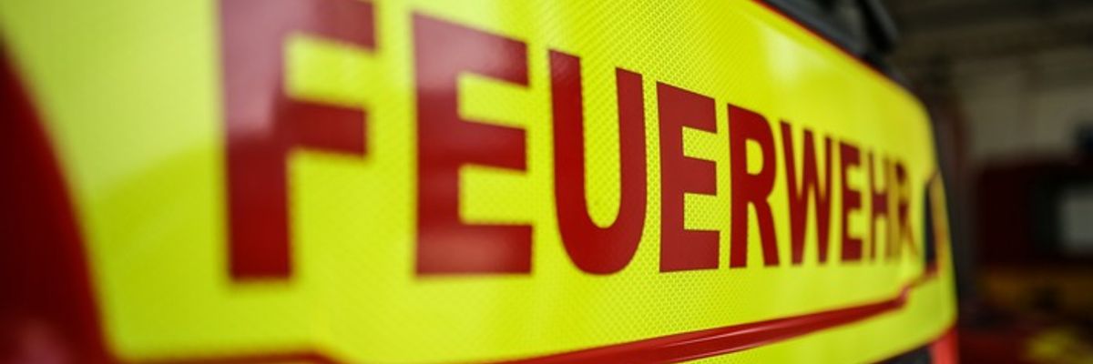 FW Ratingen: Rauchentwicklung in Lagerhalle durch brennende Fritteuse - drei Personen gerettet