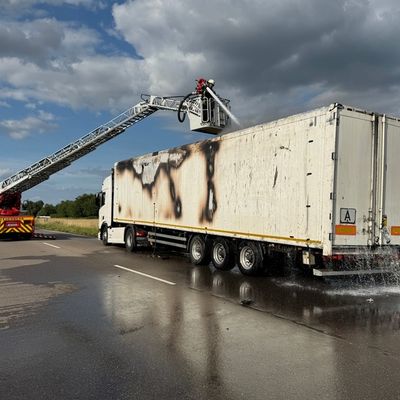 FW-OG: LKW-Brand auf der B3 - Fahrer verhindert Schlimmeres