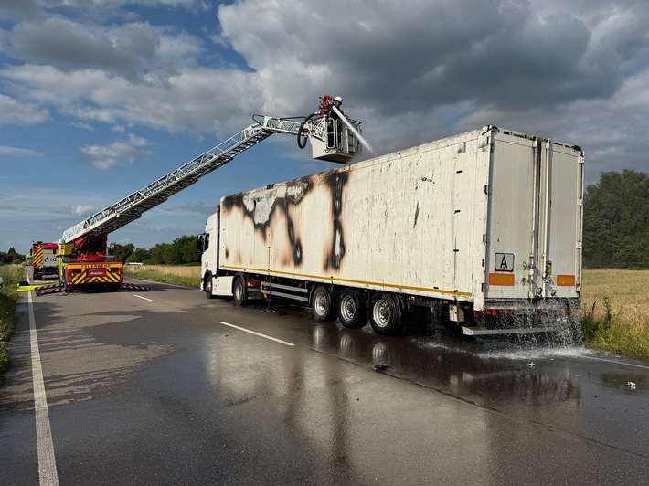 FW-OG: LKW-Brand auf der B3 - Fahrer verhindert Schlimmeres