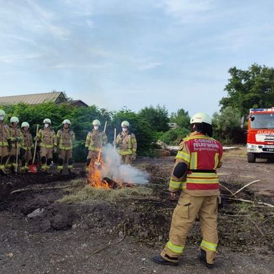 FW-GL: Große Jahresübung 2025: Feuerwehr Bergisch Gladbach stellt Einsatzfähigkeit eindrucksvoll unter Beweis