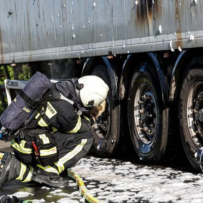 FW-MK: Lkw-Brand auf der Autobahn