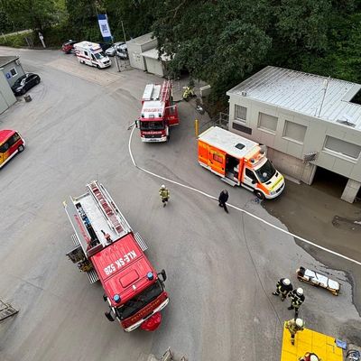 Feuerwehr Kalkar: Realitätsnahe Großübung bei der Basalt AG in Kalkar fordert zahlreiche Einsatzkräfte