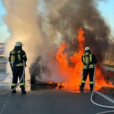 FW-ROW: Mini Cooper brennt in voller Ausdehnung