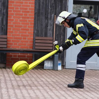 FFW Bergen: 23 neue Einsatzkräfte für die Stadtfeuerwehr Bergen - Erfolgreicher Abschluss der QS 1 Ausbildung