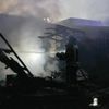 FW Hagen: Brand auf Campingplatz, Großeinsatz für Berufs- und Freiwillige Feuerwehr