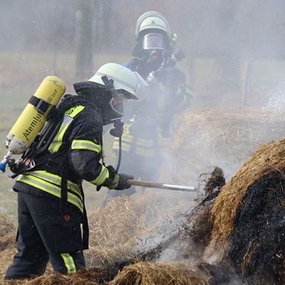 FW-SE: Rundballenbrand in Struvenhütten