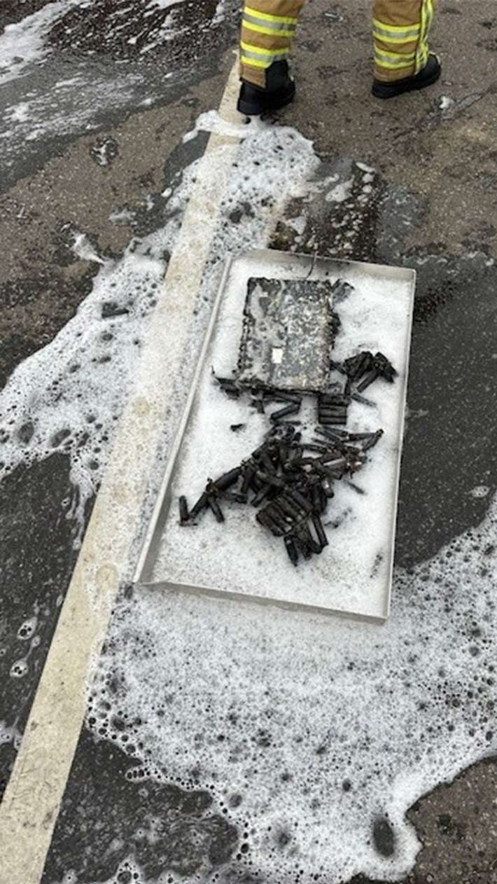 FW Dresden: Fahrradakkus brennen - ein Verletzter