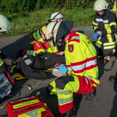 FW-RD: Realitätsnahe Großübung fordert Feuerwehr und Rettungsdienst in Tappendorf