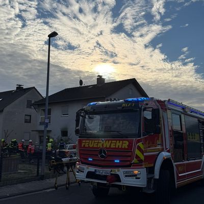 Feuerwehr MTK: Küchenbrand in Okriftel: Wohnung nicht mehr bewohnbar