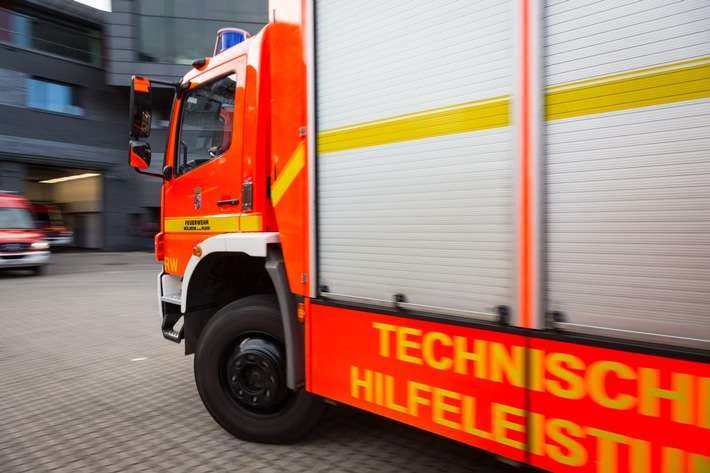FW-MH: Verkehrsunfall mit drei beteiligten Pkw in Mülheim an der Ruhr - fünf Verletzte
