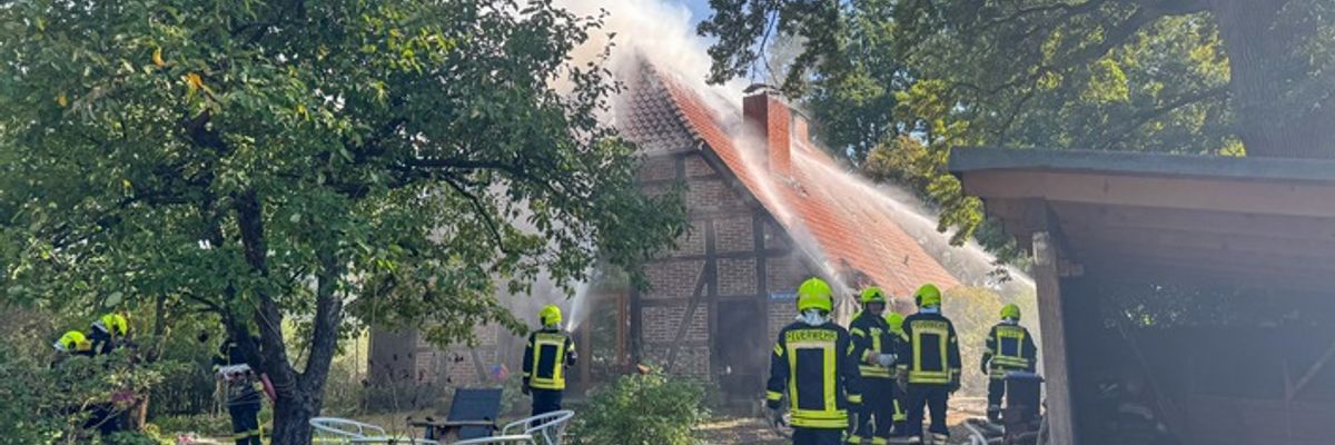 FW Flotwedel: Dachstuhlbrand in Sandlingen endet glimpflich