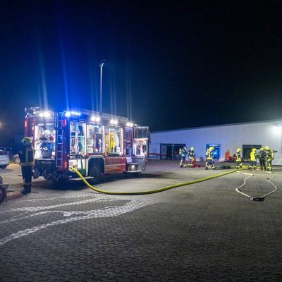 FW Flotwedel: Verpuffung in Werkstatt - Organisationsübergreifende Einsatzübung in Eicklingen