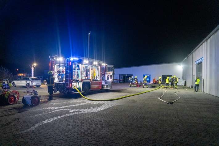 FW Flotwedel: Verpuffung in Werkstatt - Organisationsübergreifende Einsatzübung in Eicklingen