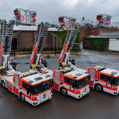 FW-GL: Feuerwehr Bergisch Gladbach stellt dritte Drehleiter in Dienst