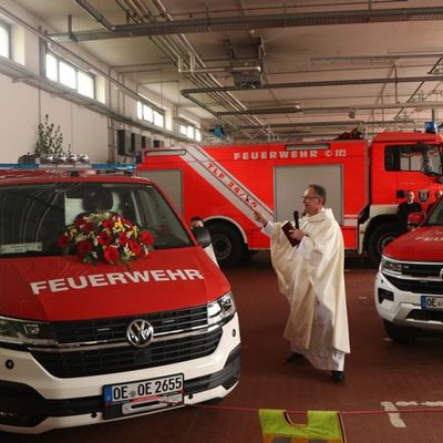 FW-OE: Feierlicher Floriansgottesdienst mit Fahrzeugübergabe