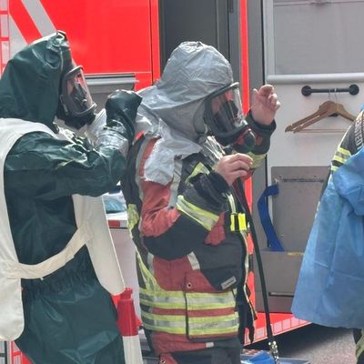 FW Norderstedt: Gefahrstoffreaktion in Labor - Feuerwehr mit Großaufgebot im Einsatz Norderstedt, 15.04.2026 - 12:56 Uhr