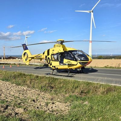 FW Ense: Verkehrsunfall Kreuzungsbereich B516 und L745 - PKW und Motorrad