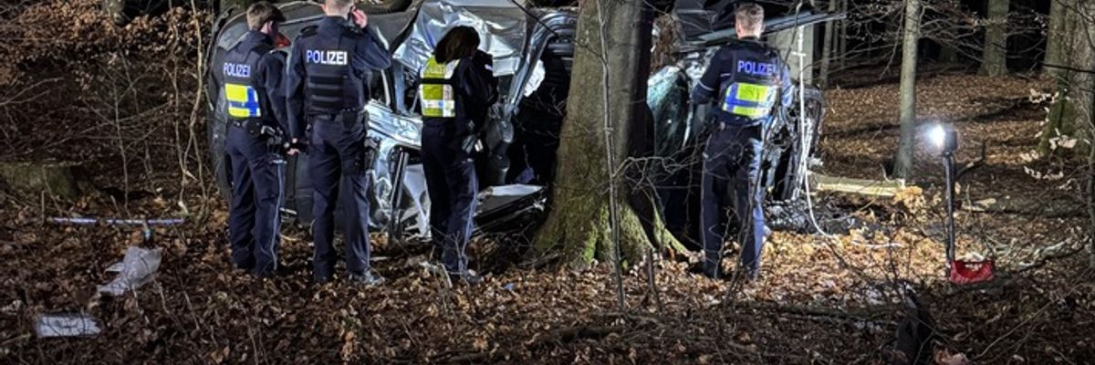 FW Wenden: Verkehrsunfall mit einer eingeklemmten Person auf der L512 im Bereich Wenden-Löffelberg