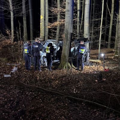 FW Wenden: Verkehrsunfall mit einer eingeklemmten Person auf der L512 im Bereich Wenden-Löffelberg