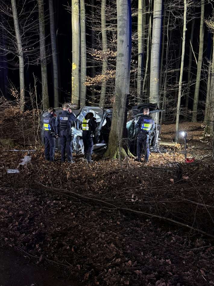 FW Wenden: Verkehrsunfall mit einer eingeklemmten Person auf der L512 im Bereich Wenden-Löffelberg