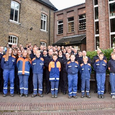 FW Hünxe: 200 Jahre Ehrenamt - Ehrungen für Mitglieder der Freiwilligen Feuerwehr