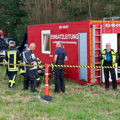 FW Lüchow-Dannenberg: +++ Angenommene Waldbrandsituation in Lüchow-Dannenberg +++ Kaltstart für die Kreisfeuerwehrbereitschaft +++