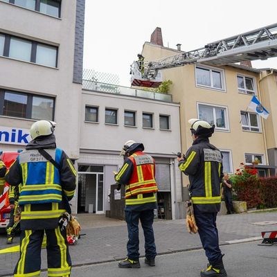 FW-BO: Dachstuhlbrand auf der Hermannshöhe - Besatzung eines Notarzteinsatzfahrzeuges entdeckt Brand