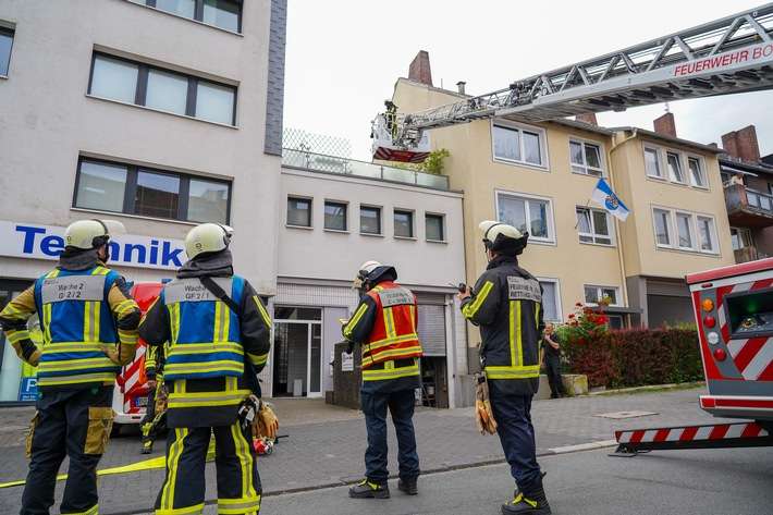 FW-BO: Dachstuhlbrand auf der Hermannshöhe - Besatzung eines Notarzteinsatzfahrzeuges entdeckt Brand