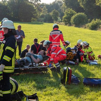 FW-RD: Realitätsnahe Großübung fordert Feuerwehr und Rettungsdienst in Tappendorf