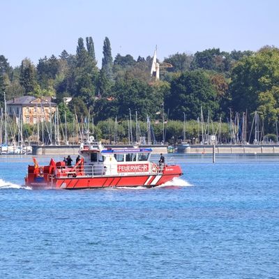 FW Konstanz: Schiffsunfall am Konstanzer Hafen