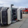 FW-OLL: Transporter verunfallt auf Autobahn 29 und kippt auf die Seite