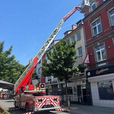 FW Witten: Fassadenteile lösen sich von Wohngebäude - Keine Verletzten