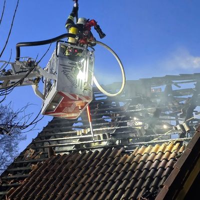 FW Celle: Gebäudebrand in Bostel - 2. Lagemeldung