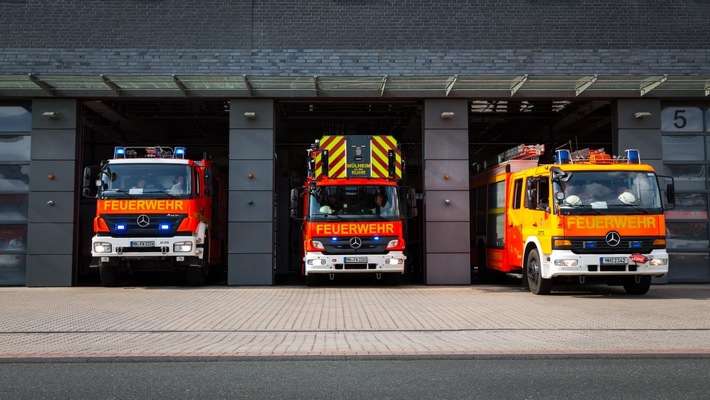 FW-MH: Brand in Gewerbebetrieb im Rhein-Ruhr-Hafen - Feuerwehr verhindert Ausbreitung