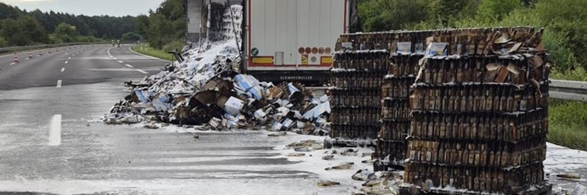 FW Helmstedt: Lkw Auflieger brennt auf Autobahn