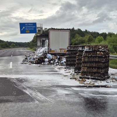 FW Helmstedt: Lkw Auflieger brennt auf Autobahn