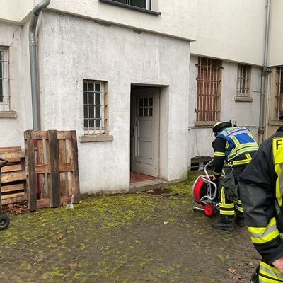 FW-DO: Gasaustritt in einem Wohn- und Geschäftshaus in Dortmund-Mengede