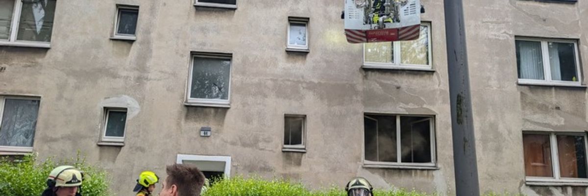 FW-BO: Feuerwehr Bochum rettet Person aus brennender Wohnung - Person verstirbt trotz sofortiger Reanimationsmaßnahmen