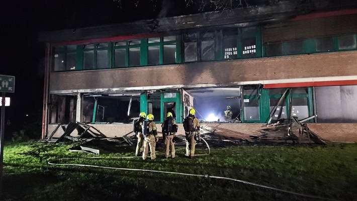 FW Gronau: Nächtlicher Brand am Berufskolleg für Wirtschaft und Verwaltung