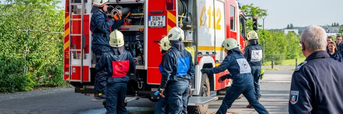 FW Dinslaken: Finale Ausgabe: Feuerwehren aus dem Kreis Wesel messen sich zum letzten Mal in Dinslaken