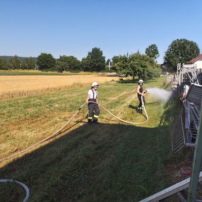 FW Stockach: Flächenbrand an Lagerfläche