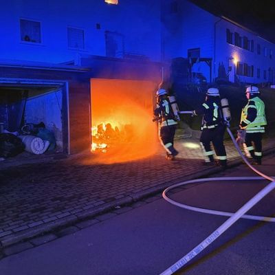 FW LK Neunkirchen: Sechs Brände in einer Nacht - Feuerwehr Neunkirchen im Dauereinsatz