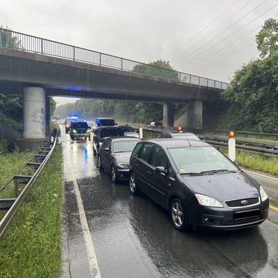 FW Paderborn: Verkehrsunfall mit drei beteiligten PKW