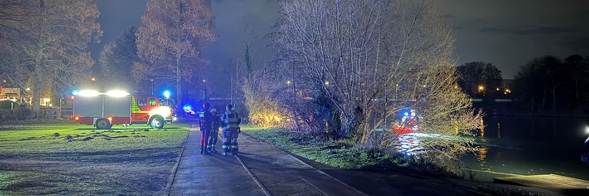 FW-EN: Großeinsatz von Feuerwehr und DLRG an der Ruhr - Zeugin rettet Wassersportler aus Gewässer