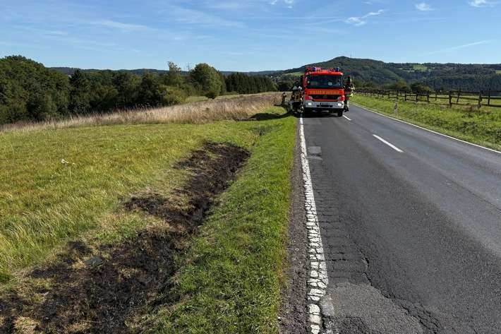 FW VG Asbach: Mehrere kleine Flächenbrände an der L255 bei Etscheid