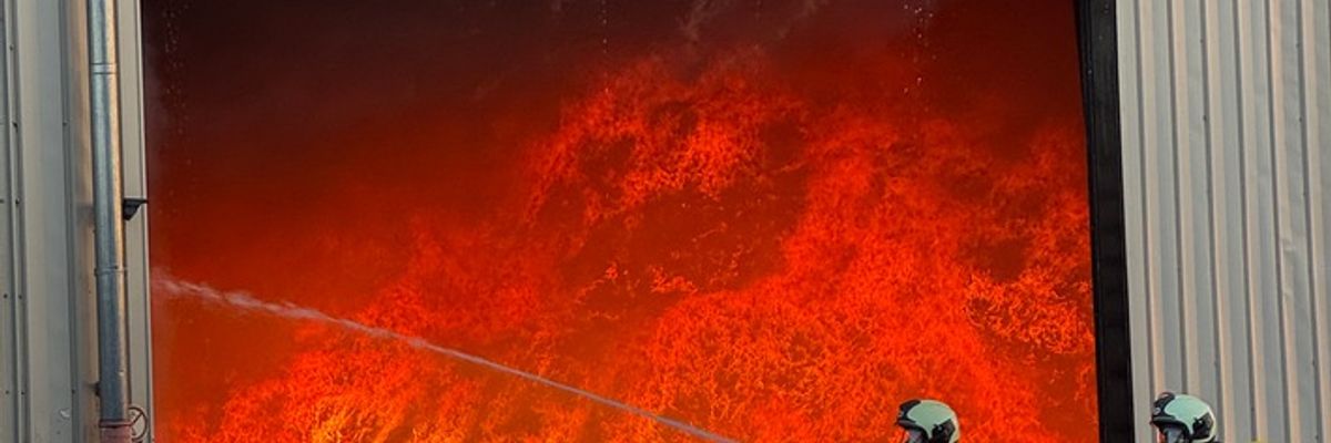 FW Dresden: Großeinsatz der Feuerwehr Dresden - Brand in Recyclingunternehmen